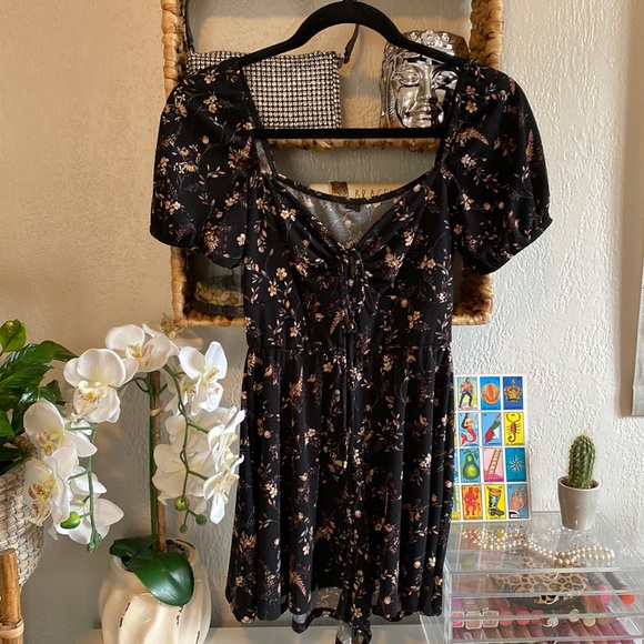 Floral Romper 🌾 - Picture 4 of 5